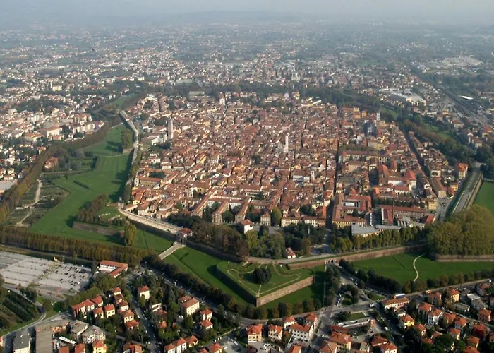 Petri 7 House In Centro Storico A By Tuscanywego ルッカ